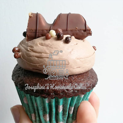 Kinder bueno cupcakes for all bueno and chocolate lovers